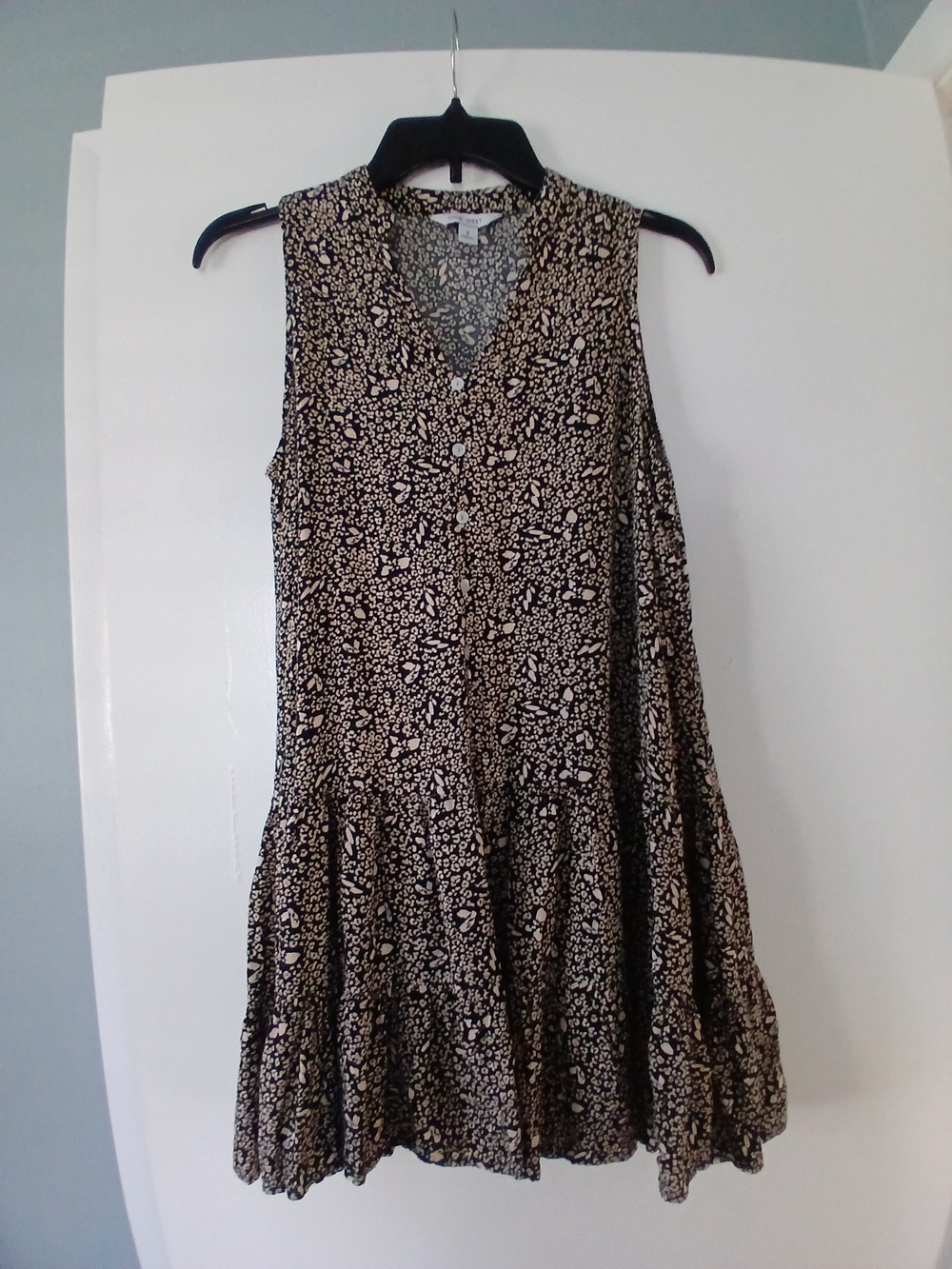Nine West Black and Cream Sleeveless Tiered V-Neck Dress
